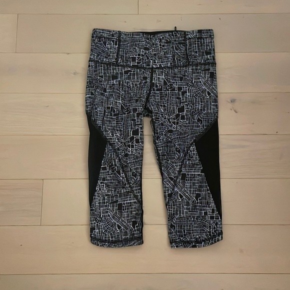 lululemon athletica Pants - Lululemon Seawheeze Run with the Sun Crop